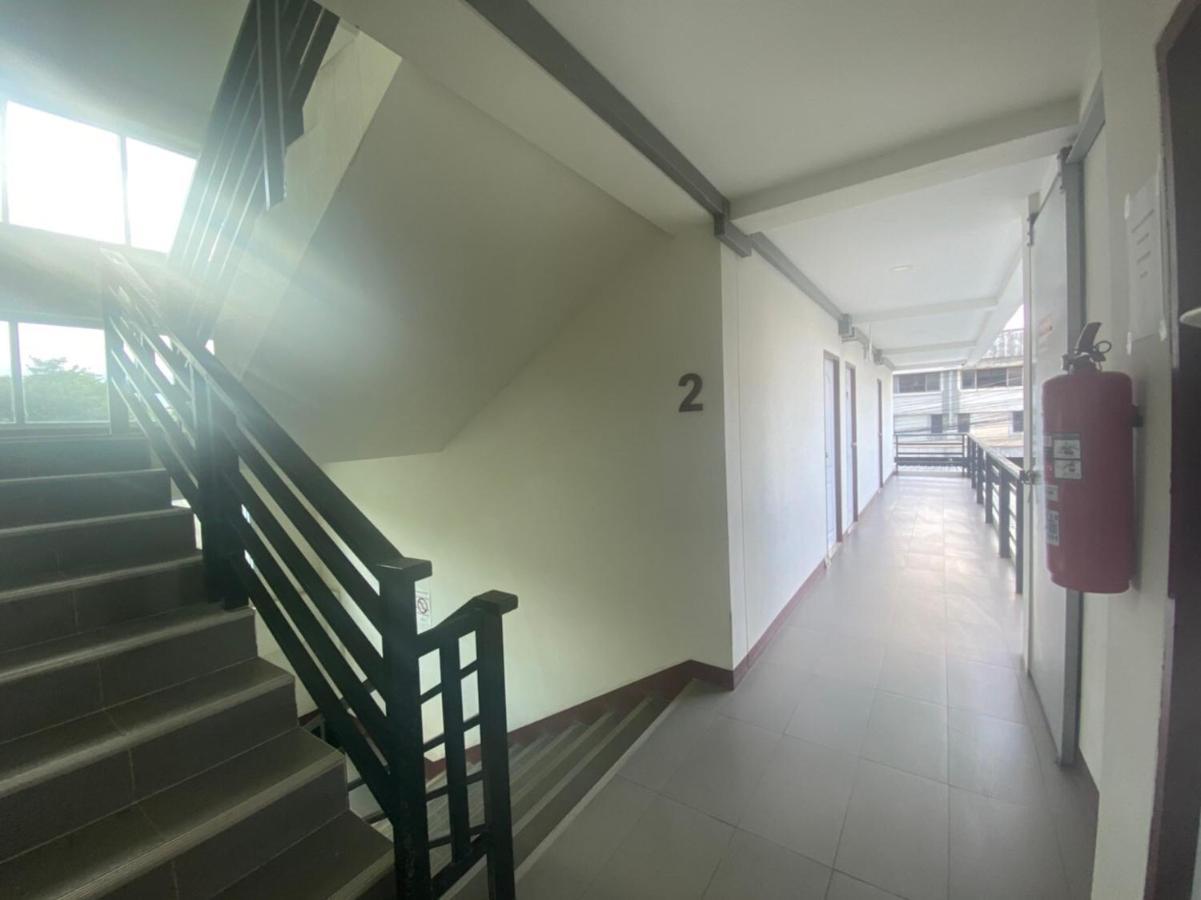 Oyo 1135 Triple A Residence Chiang Mai Exteriör bild