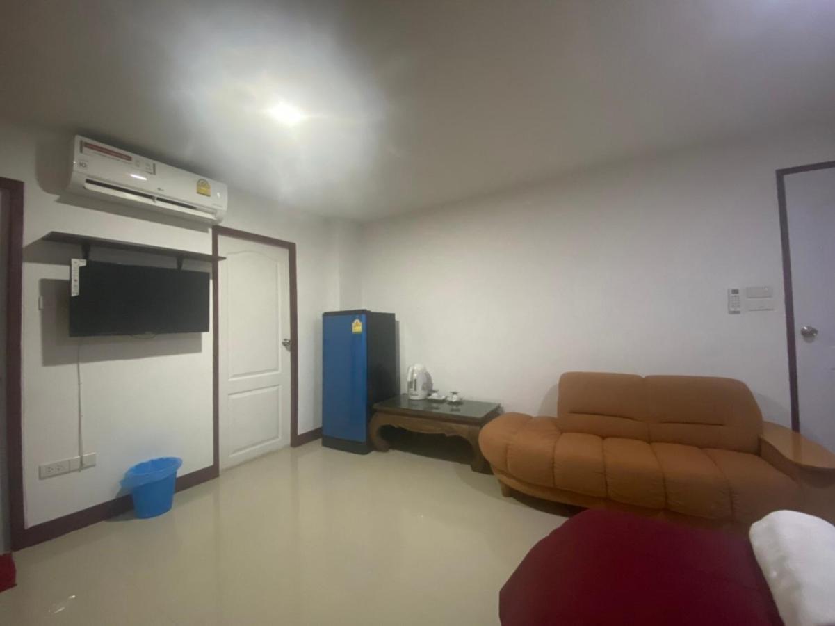 Oyo 1135 Triple A Residence Chiang Mai Exteriör bild