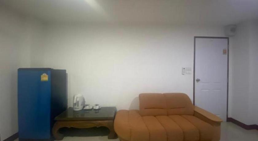 Oyo 1135 Triple A Residence Chiang Mai Exteriör bild
